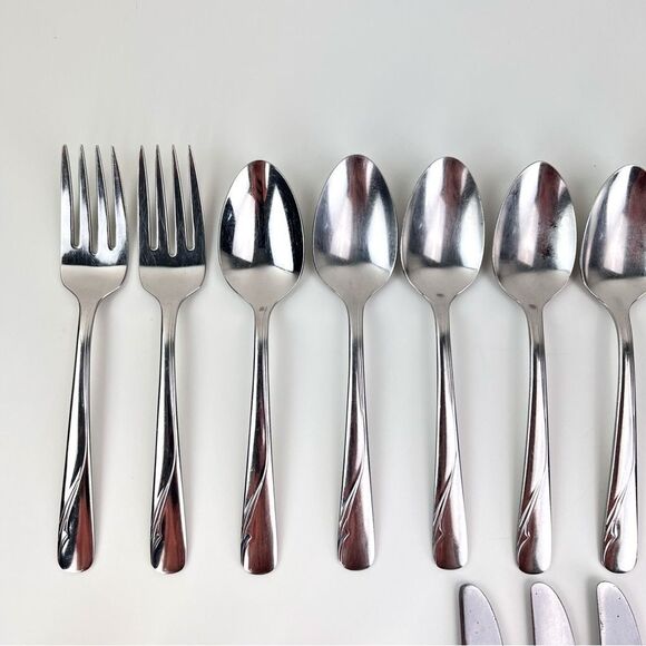 Oneida Oceanic Flatware Mixed Lot 25 Pieces Stainless Steel Knives Forks Spoons - Picture 4 of 14